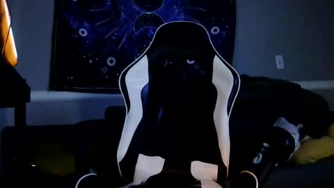 hungbro_420 online show from June 30, 11:17 pm