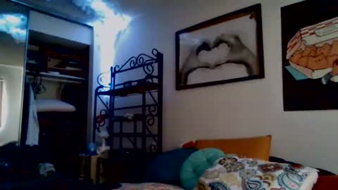 hungherowithoutacape online show from July 4, 7:27 pm