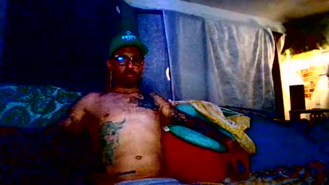 hungherowithoutacape online show from August 7, 10:37 am
