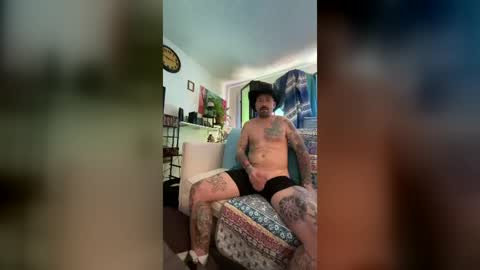 hungherowithoutacape online show from August 12, 4:09 pm