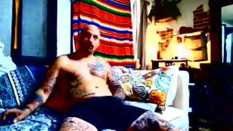 hungherowithoutacape online show from August 15, 11:25 am