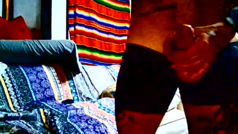 hungherowithoutacape online show from August 15, 12:31 pm