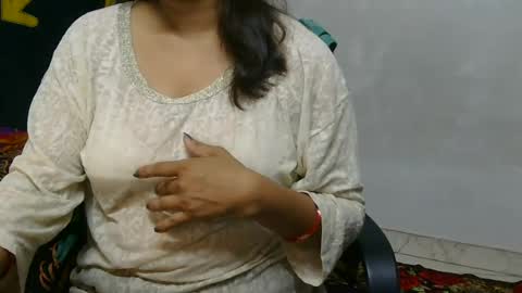 hungrymilf69 online show from July 29, 2:40 am