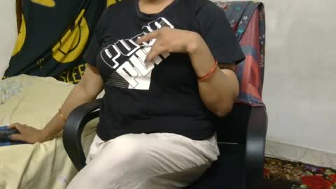 hungrymilf69 online show from August 3, 5:53 pm