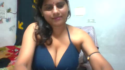hungrymilf69 online show from August 10, 4:36 am