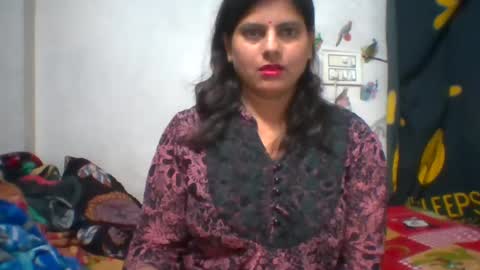 hungrymilf69 online show from August 12, 7:27 pm