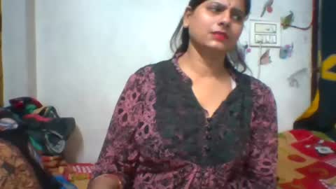 hungrymilf69 online show from August 12, 8:33 pm