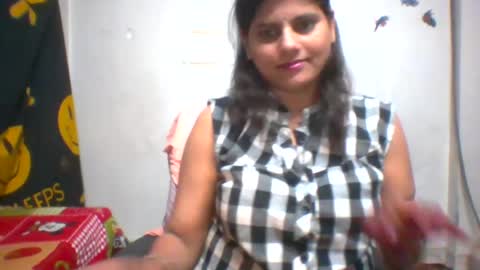 hungrymilf69 online show from August 14, 7:06 pm