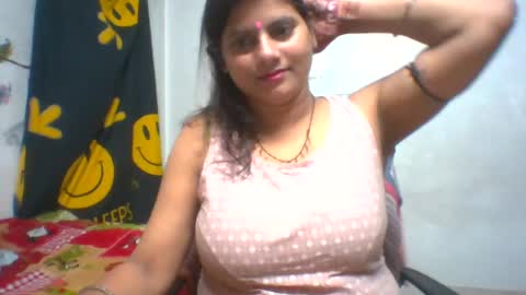 hungrymilf69 online show from August 15, 8:40 am