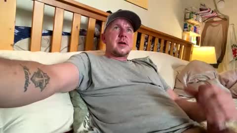 HuingsingleDad79 online show from April 14, 8:38 pm