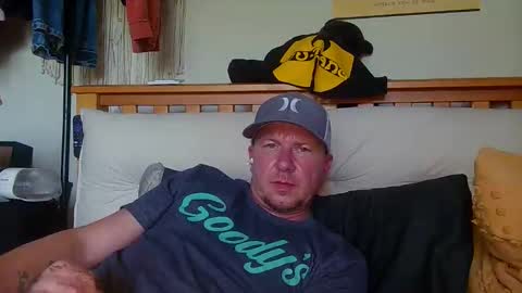 HuingsingleDad79 online show from May 4, 9:27 pm
