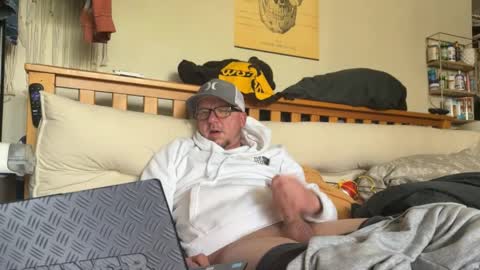 HuingsingleDad79 online show from May 14, 4:17 pm