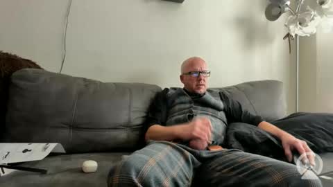 HuingsingleDad79 online show from May 18, 5:35 pm