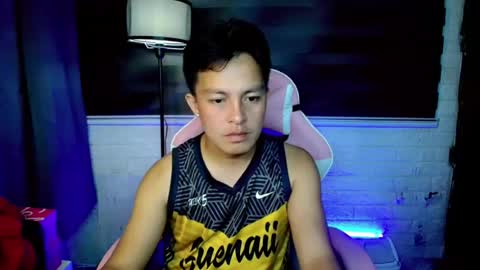 hunk_danny online show from July 28, 6:03 pm