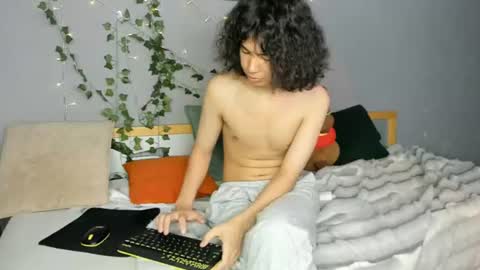 hyper_muse online show from June 12, 7:04 am