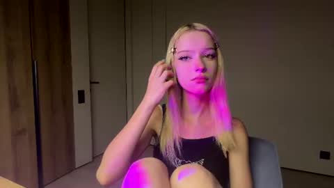 Anny online show from August 7, 6:19 pm