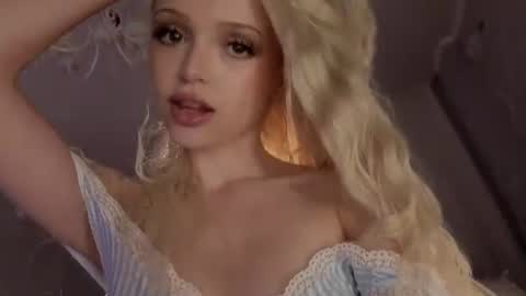 Joselle online show from July 16, 11:59 pm