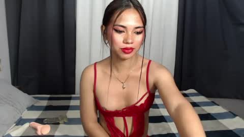 25tks and HIT ME UP OR GET ONE OF MY SOCIALS online show from August 12, 9:39 pm