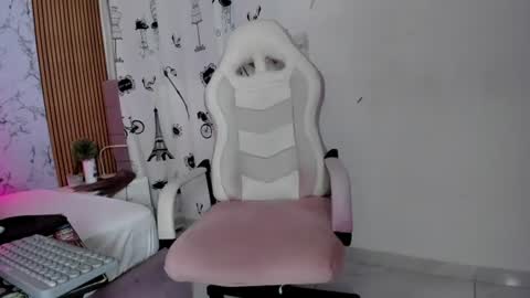 iam_monika online show from July 9, 3:44 am