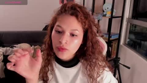 iam_nikki online show from April 27, 5:59 am