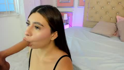 Thea online show from August 15, 8:35 pm