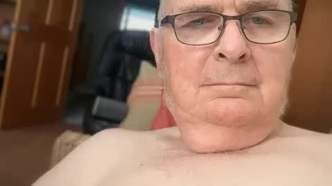ian53a - mature UK man for same online show from June 19, 10:04 am