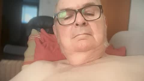 ian53a - mature UK man for same online show from June 23, 10:16 am