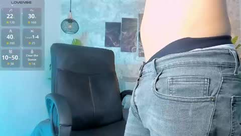 ian_jacob online show from April 13, 11:02 pm