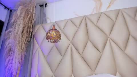ibbie_ online show from August 4, 4:26 pm