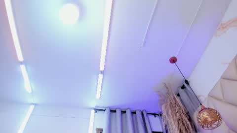 ibbie_ online show from August 5, 2:15 pm