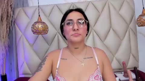 ibbie_ online show from August 5, 5:33 pm