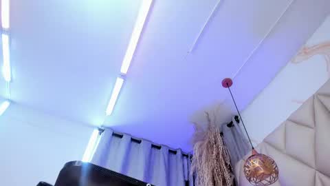 ibbie_ online show from August 9, 2:18 pm