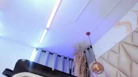 ibbie_ online show from August 9, 5:36 pm
