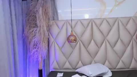 ibbie_ online show from August 13, 5:38 pm
