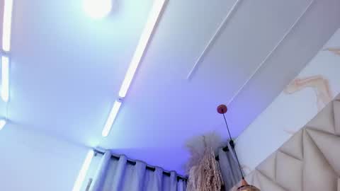 ibbie_ online show from August 14, 5:38 pm