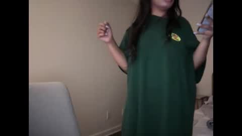 icyalexandra20 online show from April 6, 9:35 am