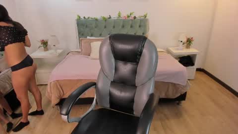 icysweetcam online show from August 6, 12:26 pm