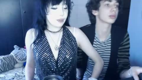 iiiiiiis online show from July 25, 2:43 pm