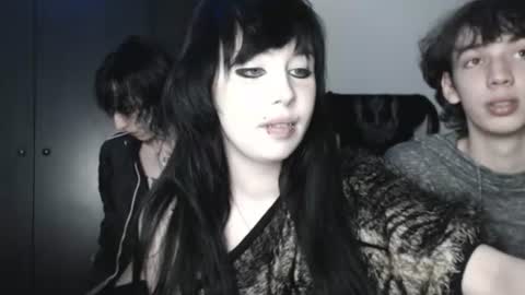 iiiiiiis online show from August 10, 11:17 pm