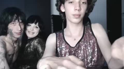 iiiiiiis online show from August 11, 12:23 am