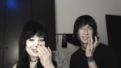 iiiiiiis online show from August 12, 10:12 pm