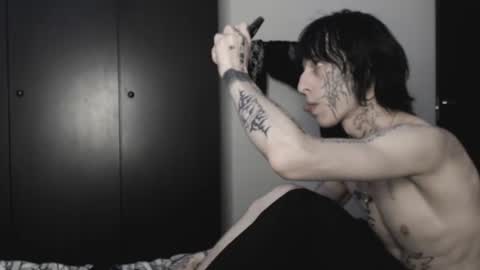 iiiiiiis online show from August 13, 12:24 am