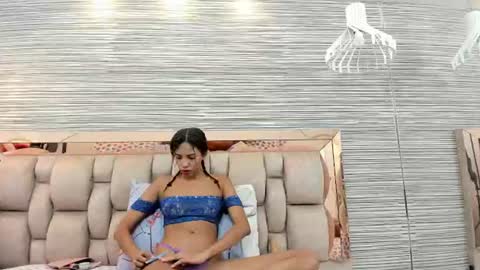 ikia lopez online show from August 6, 12:04 pm