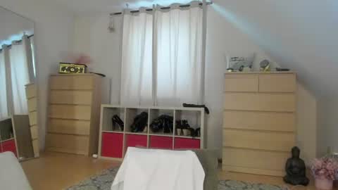 ilucyme online show from July 30, 1:51 pm