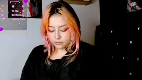 iluromi_ online show from July 6, 8:12 pm