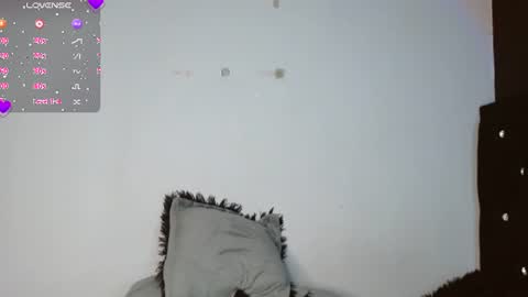 iluromi_ online show from July 8, 6:12 pm