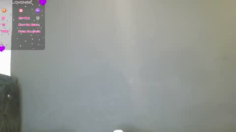 iluromi_ online show from August 5, 5:22 pm