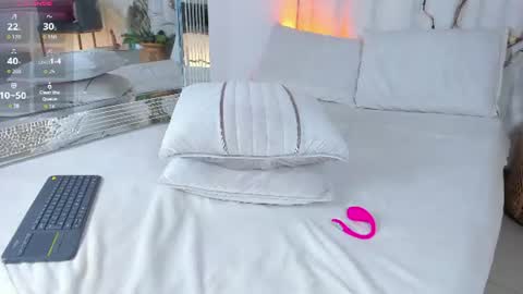 im_ariana_ online show from July 30, 1:24 am