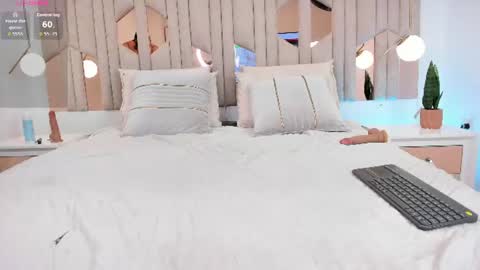 im_ariana_ online show from August 11, 11:51 pm