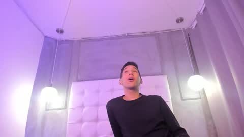 im_eiden_ online show from February 22, 9:57 pm